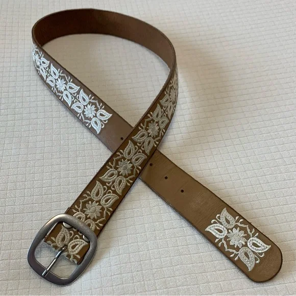 Lucky Brand embroidered leather belt - Picture 2 of 8